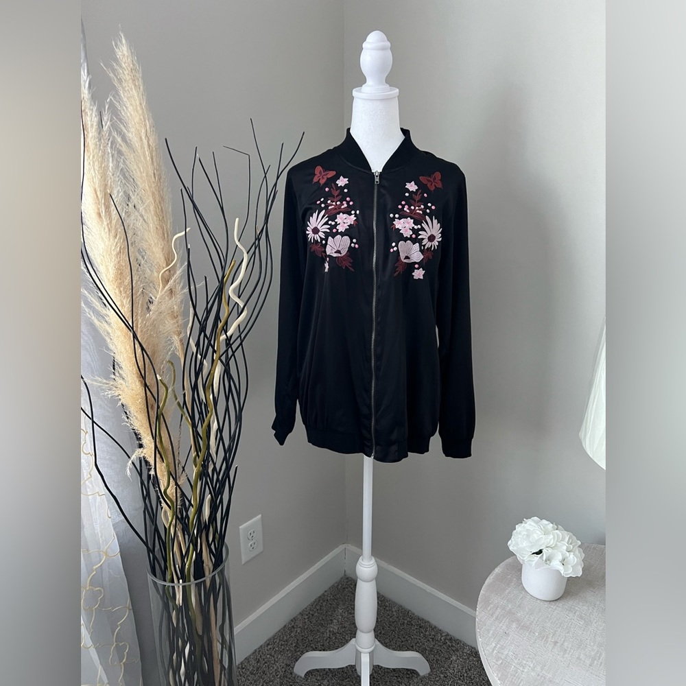 Xhilaration Women Black Satin Bomber Floral Embroidered Zip Up Jacket Sz medium